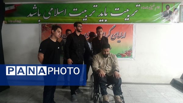 مراسم یادواره شهدا در دبیرستان دهخدا ناحیه یک کرج