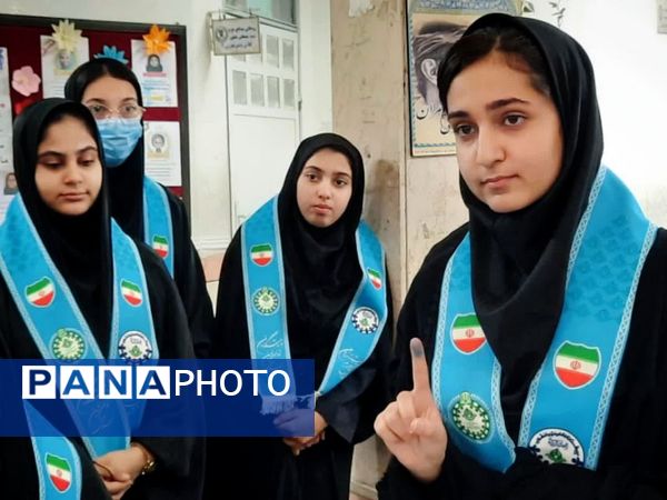 دانش‌آموزان اهوازی پای صندوق رأی؛ تمرینی برای مسئولیت‌پذیری و مردم‌سالاری