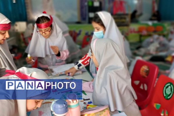 نمایش جلوه‌های ارادت فاطمی در روزنامه‌دیواری‌های مدرسه شهیدسرافراز اسلامشهر