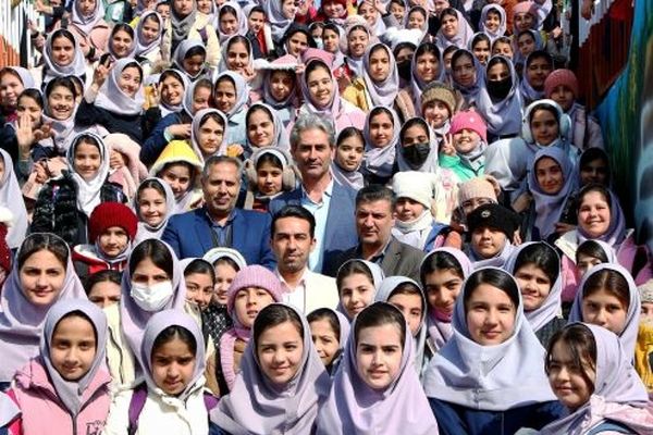 شکوفه‌های خلاقیت و پژوهش در جشنواره «شکوفه نیلوفر» ناحیه ۵ تبریز