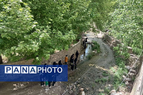 بازدید دانش‌آموزان جعفرآباد از کارگاه گلاب‌گیری روستای «بنابر»