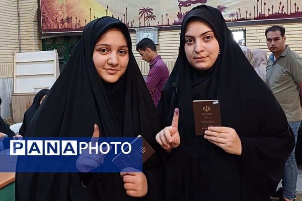 حضور پرشور مردم شهرستان ورامین و منطقه خیرآباد در پای صندق های رای