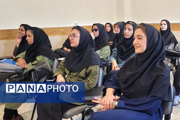 جلسه شورای معلمان دبیرستان نمونه دولتی ولایت