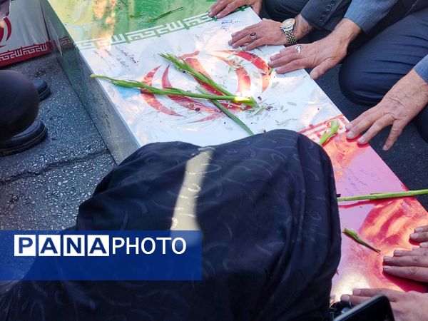 استقبال پرشور مردم بجنورد از پیکر شهیدان گمنام