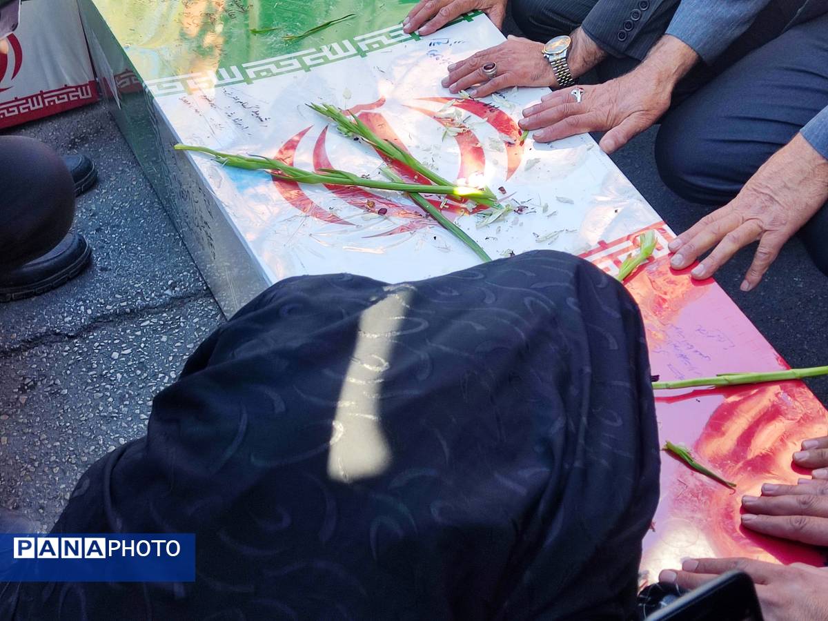 استقبال پرشور مردم بجنورد از پیکر شهیدان گمنام