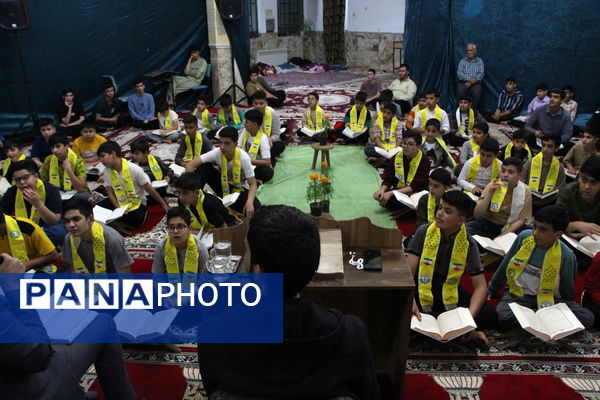 مراسم معنوی اعتکاف دانش‌آموزان پسر یزدی در فهرج