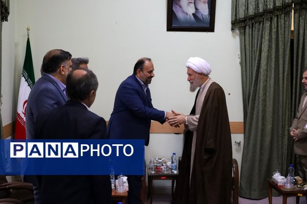 دیدار معاون پرورشی و فرهنگی وزارت آموزش و پرورش با نماینده ولی فقیه در استان فارس و امام جمعه شیراز