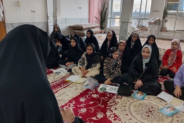 کلاس‌های اوقات فراغت دانش آموزان در روستای نقاب