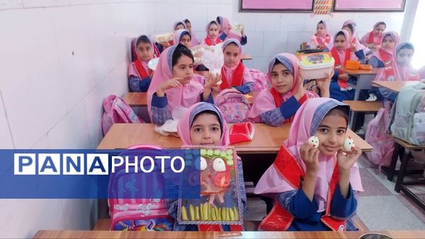 «انگشتر خوشحالی» نماد جشن روز کودک در دبستان شهید هادی آریایی ناحیه یک یزد