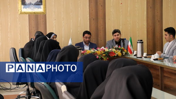 نشست دانش‌آموز خبرنگاران منتخب پانا با معاون پرورشی و فرهنگی استان آذربایجان شرقی