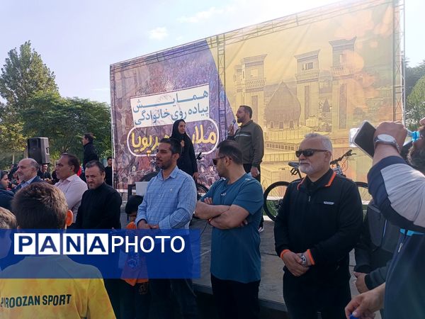 طرح پویا، شهر پویا با برگزاری  همایش پیاده روی خانوادگی در بوستان ورزش ملارد 