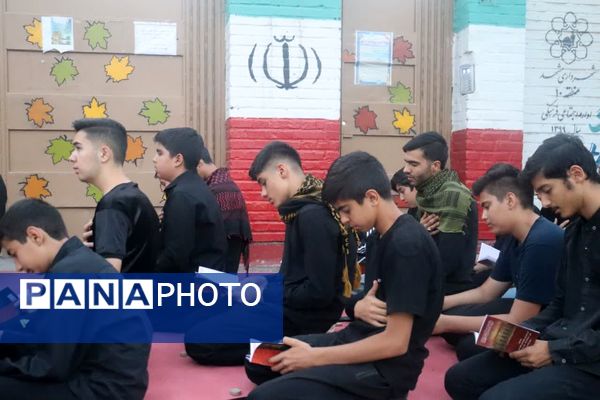 قرائت دعای زیارت عاشورا در شب های محرم در مسجد حضرت صاحب الزمان(عج)