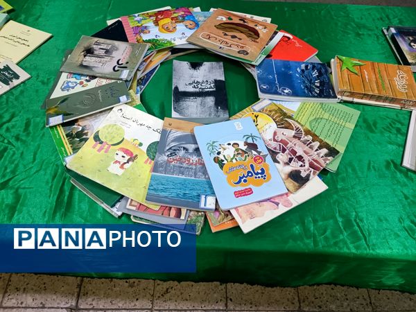 جشن کتاب و مطالعه در دبیرستان دخترانه متوسطه اول 15 خرداد 