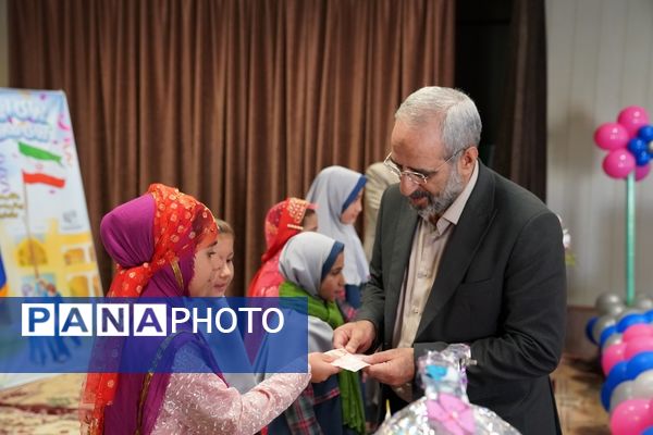  جشن عاطفه‌ها در دبستان دخترانه شهید محمد قضاوی آموزش و پرورش ناحیه 4