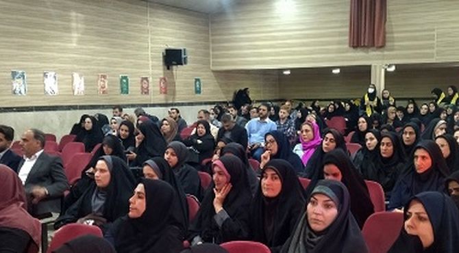 برگزاری دوره‌های دانش‌افزایی مربیان پرورشی با هدف روش‌های نوین آموزشی