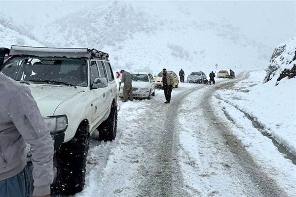 بارش برف و باران در جاده‌های ۲۸ استان کشور