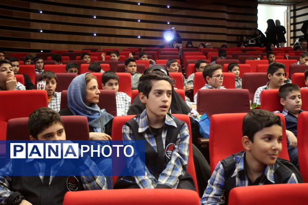  آیین تجلیل از برگزیدگان چهل و دومین دوره مسابقات فرهنگی و هنری دانش‌آموزان شهر تهران