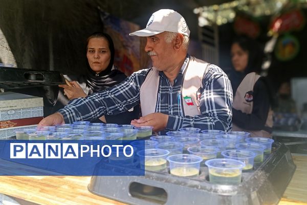 از مدرسه تا موکب حسینی؛ دانش‌آموزان پیشتاز شهرستان قدس در خدمت زائران اربعین حسینی