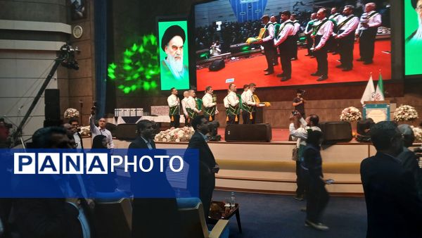 معلم قلب تپنده پایتخت دانایی