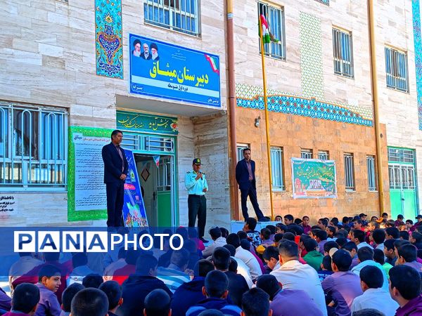 حضور رییس پلیس فتا شهرستان کاشمر در دبیرستان میثاق
