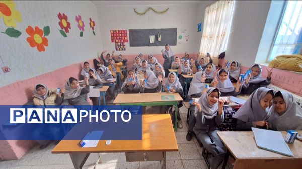 آغاز توزیع شیر در مدارس دخترانه بردسکن