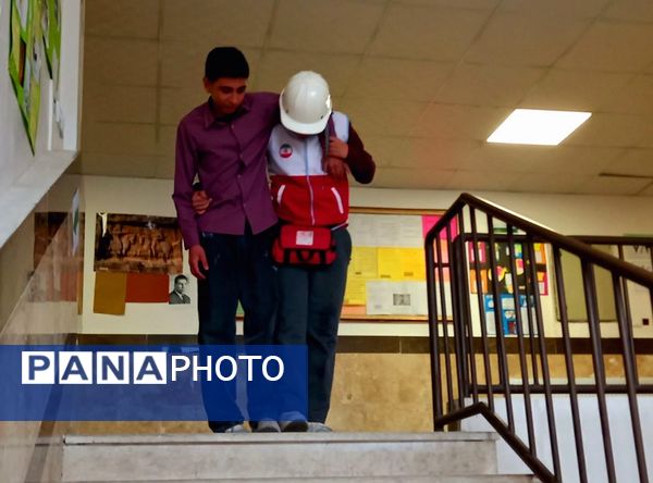 مانور زلزله در مدرسه امیرالمومنین شهرستان ملارد