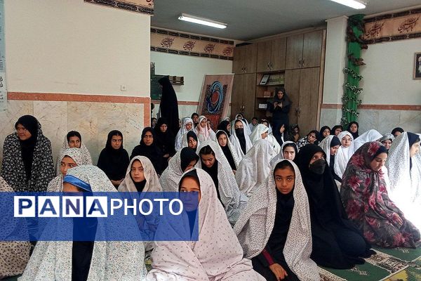 برپایی نماز جماعت مدارس کهریزک با حضور امام جمعه منطقه 