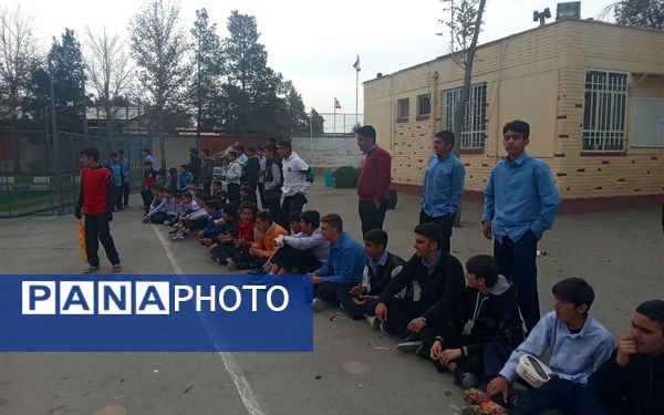 برگزاری آخرین  مسابقه فوتبال در حضور پرشور و هیجان انگیز دانش آموزان و کادر مدرسه