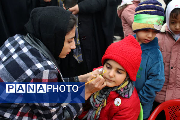 جلوه های حضور خادمان نوجوان در شادپیمایی مسجد جمکران