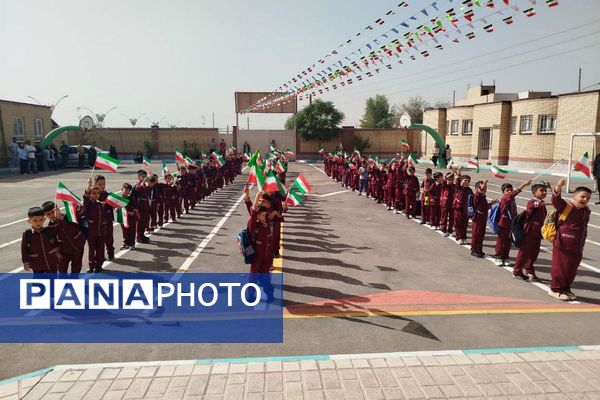 برگزاری جشن شکوفه ها در دبستان امام رضا ۱ شهر قیامدشت