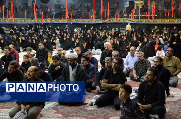 مراسم عزاداری شب پنجم محرم در هیئت فرهنگیان دهه اول محرم