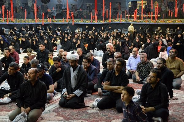 مراسم عزاداری شب پنجم محرم در هیئت فرهنگیان دهه اول محرم