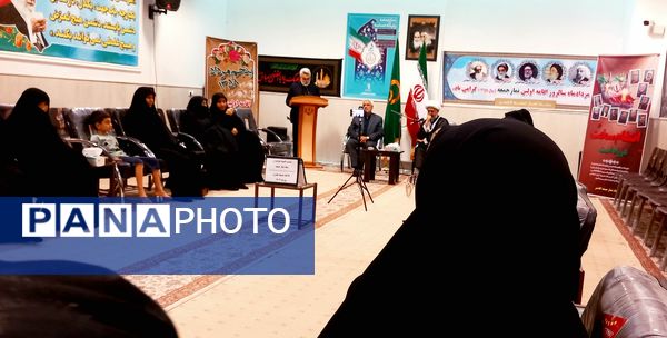 نشست بانوان ستاد نماز جمعه با امام جمعه شهرستان کاشمر 