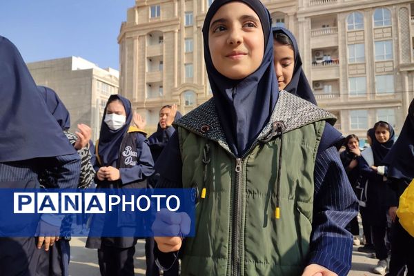 شور وشوق دانش‌آموزان در برنامه صبحگاهی مدرسه مریم بهارستان دو