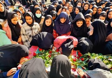 تشییع پیکر مطهر شهید گمنام در دبیرستان عبدالعلی بیرجندی