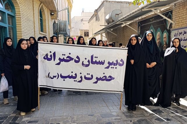 حضور نوجوانان علم و دانش مدرسه حضرت زینب(س) در نماز جمعه شهرستان اسدآباد 