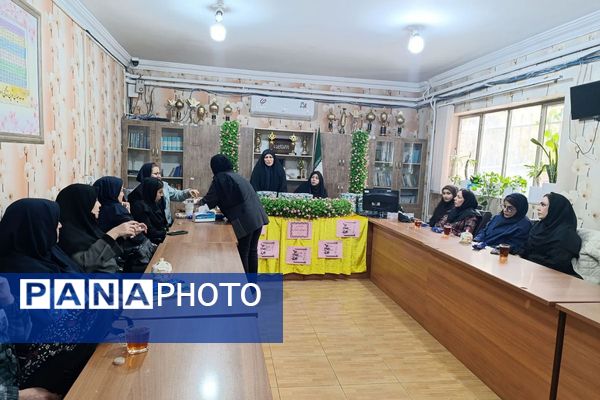 حضور مادر شهید امیرحسین گشانی و قدردانی از معلمان