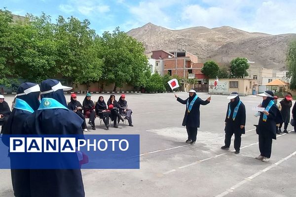 برگزاری مراسم سپاس مربی به مناسبت روز سازمان دانش‌آموزی در هنرستان شیخ محمد بلیغ شهرستان فیروزکوه 