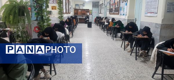 حوزه امتحانی در دبیرستان نمونه شهید محمدی پور خلیل آباد 