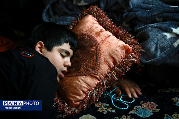 اعتکاف دانش‌آموزی در مسجد قمربنی هاشم (ع)