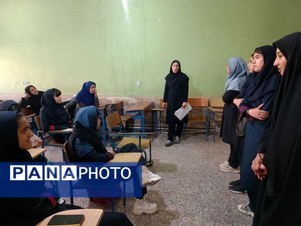 مسابقه مشاعره و حافظ‌خوانی در کانون شهدای فرهنگی ملارد