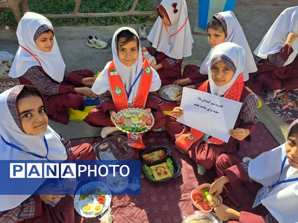 جشن روز جهانی تخم مرغ در دبستان دخترانه الزهرا یزد