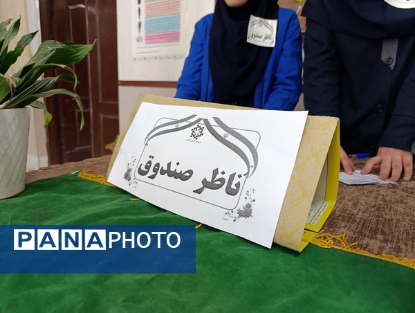 رقابت پرشور دانش آموزان در انتخابات شورای دبیرستان میرزا جعفر سروقد