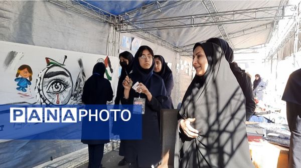 اولین نمایشگاه ماها در دبیرستان فرزانگان ۲ دوره دوم ناحیه ۷ مشهد