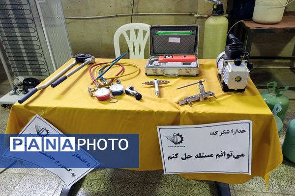 نمایشگاه دستاوردهای دانش‌آموزان هنرستان فنی حرفه‌ای‌ رباط‌کریم