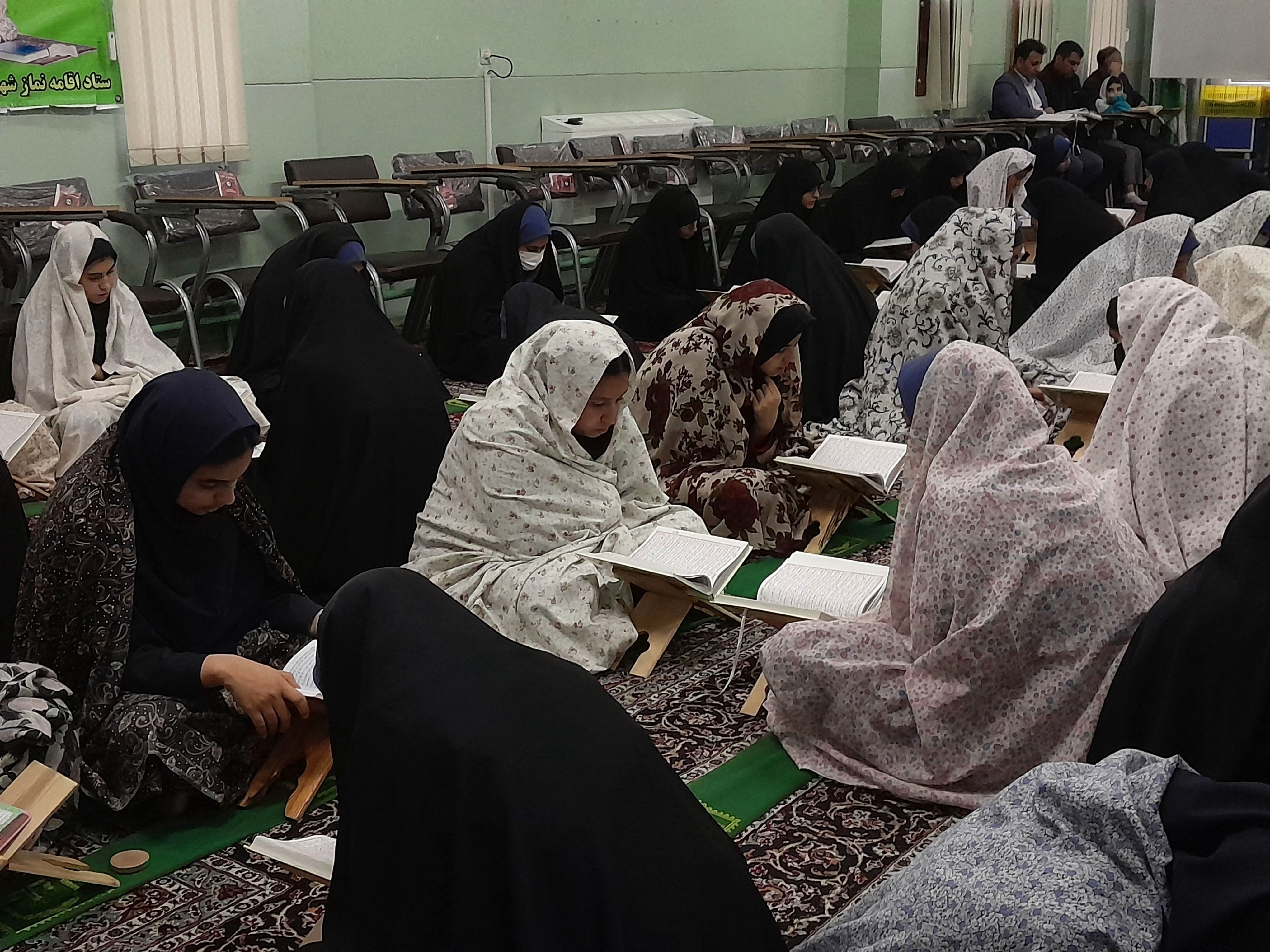 برگزاری محفل قرآنی در مدرسه‌ نمونه دولتی سعدی شهرستان برخوار