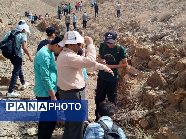 برگزاری اردوی علمی-تفریحی فسیل شناسی دبیرستان نمونه دولتی دانش 