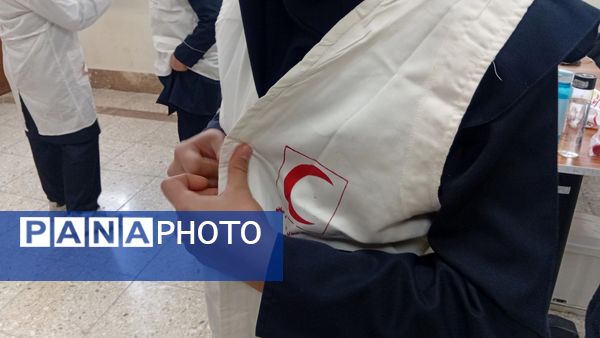 زمین لرزید ، اما دانش آموزان ۱۳ آبان استوار ایستادند