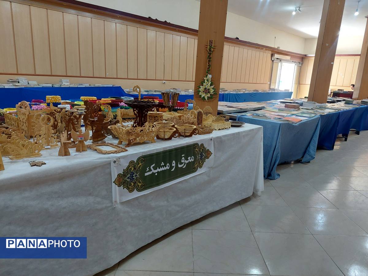 نمایشگاه کتاب وصنایع دستی در کاشمر