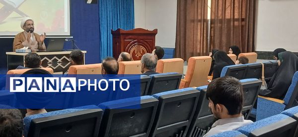 کارگاه تدبر در قرآن کریم با حضور حجتالاسلام قدرتی در خرمآباد